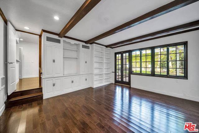 618 N Rodeo Drive, Beverly Hills CA: https://media.crmls.org/mediaz/d0c02519-d8ee-4f1b-a364-0ad91126995e.jpg