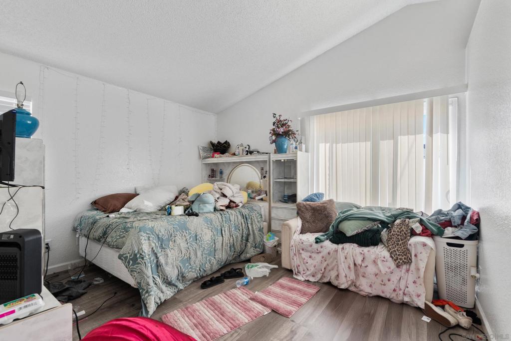 MLS #250024356SD img 33