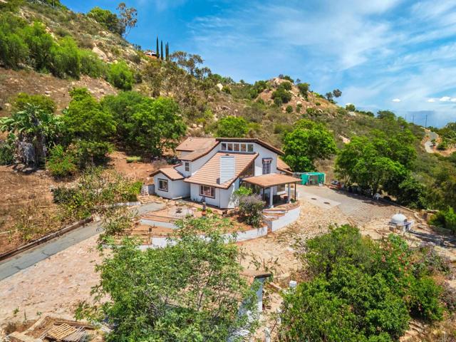 9202 Moon Ridge Road, Fallbrook CA: https://media.crmls.org/mediaz/d0c08db7-bc05-4bf8-87d3-92c0b95fac73.jpg