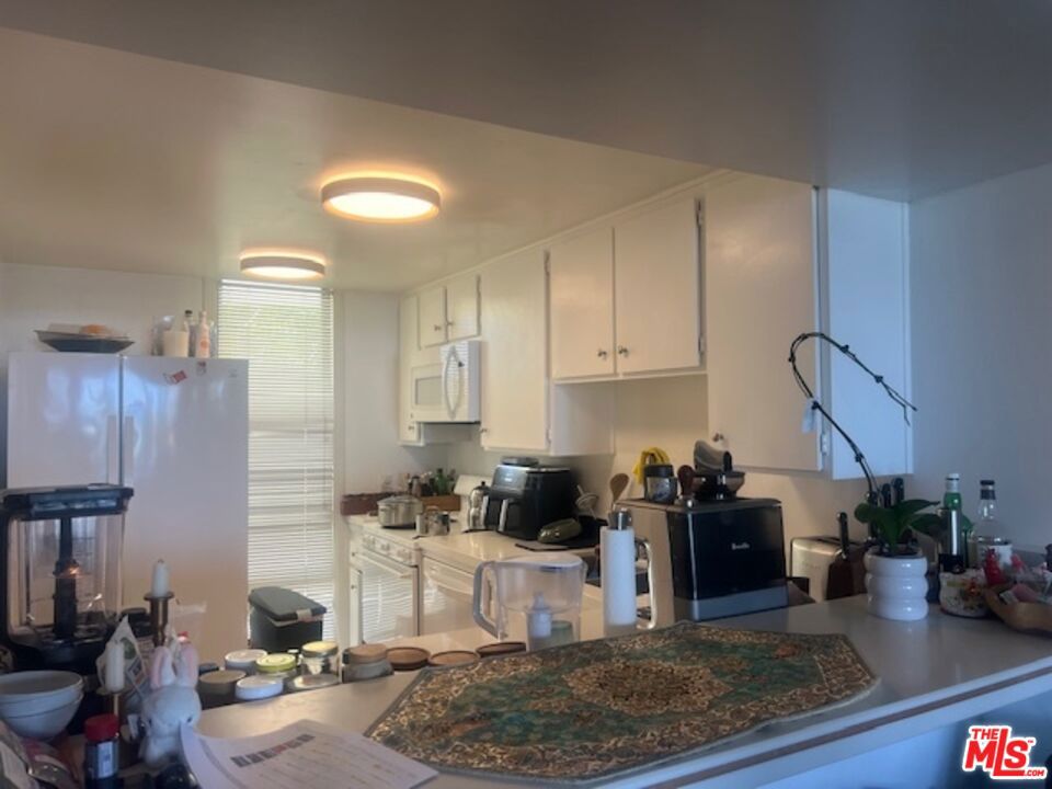 https://media.crmls.org/mediaz/d0c0b909-283f-414d-b526-ce241e688ded.jpg?preset=X-Large