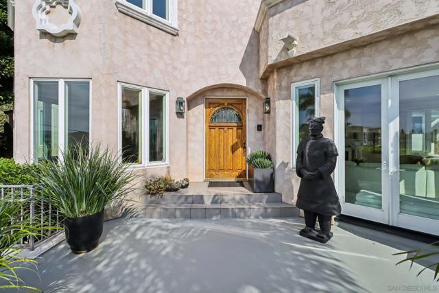 1295 W Redwood St, San Diego CA: https://media.crmls.org/mediaz/d0c0f133-d16e-4da5-97c3-2d9a5df7afeb.jpg
