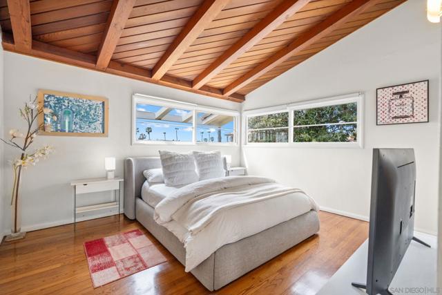 6423 Avenida Cresta, La Jolla CA: https://media.crmls.org/mediaz/d0c12186-09b5-4ac8-b76c-8e6d39189346.jpg