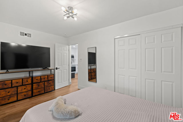 6727 7th Avenue, Los Angeles CA: https://media.crmls.org/mediaz/d0c13f41-61a6-4c75-955a-d82626d62e35.jpg