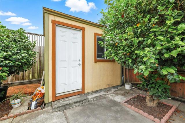 430 Hamilton Street, San Francisco CA: https://media.crmls.org/mediaz/d0c183d7-8a97-4a82-847c-393a7d62d22b.jpg