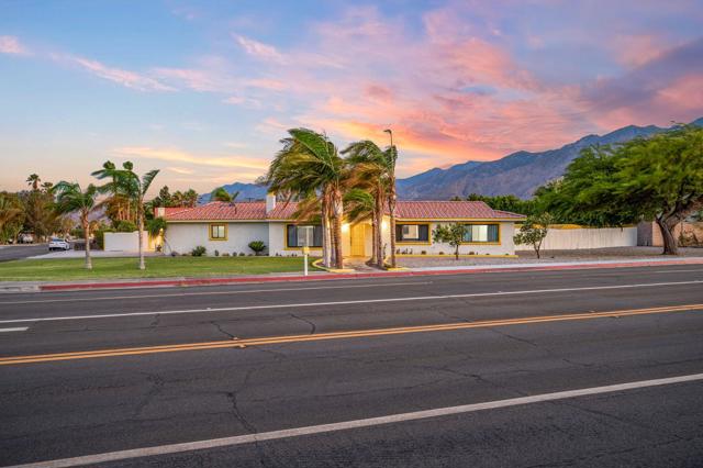 2099 E Racquet Club E Road, Palm Springs CA: https://media.crmls.org/mediaz/d0c2745b-04e5-420f-b74b-fea5e462c6f5.jpg