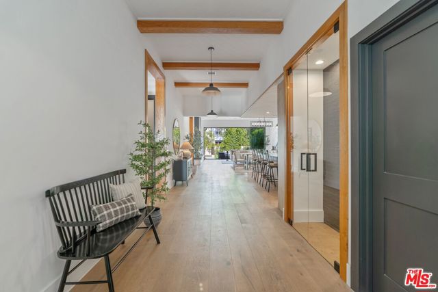 5522 Buffalo Avenue, Sherman Oaks CA: https://media.crmls.org/mediaz/d0c28f6c-7545-47af-86ec-ee2a999fbd13.jpg