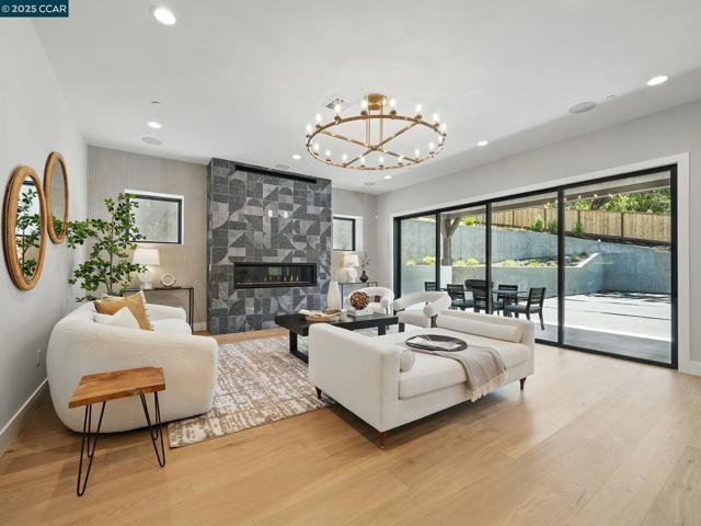 180 Castle Hill Ranch, Walnut Creek CA: https://media.crmls.org/mediaz/d0c2e65d-7d8f-4be5-8e3a-4f28c78967df.jpg