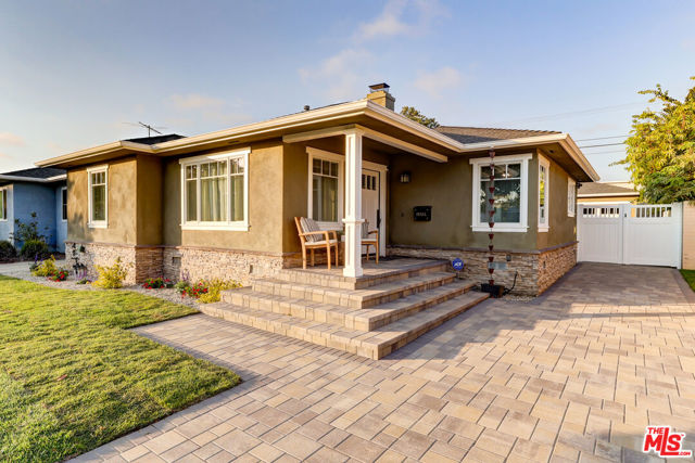 8500 Mcconnell Avenue, Los Angeles CA: https://media.crmls.org/mediaz/d0c3354f-8536-4477-aa35-5bd5495ab08d.jpg