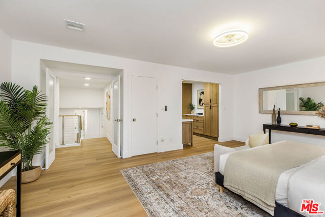 4804 La Villa Marina, Marina del Rey CA: https://media.crmls.org/mediaz/d0c34f25-deb5-4b38-884e-5d9d42d9359f.jpg