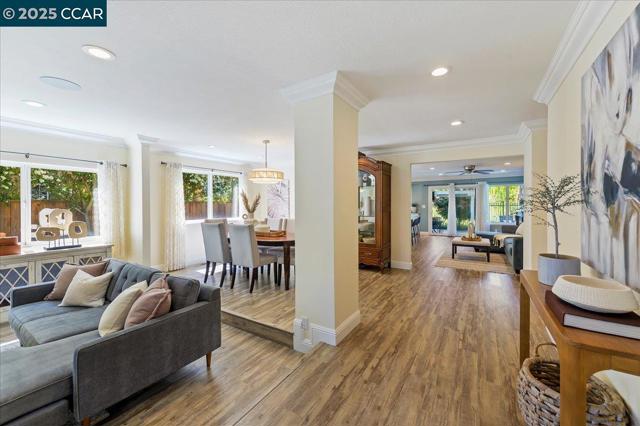 9461 Thunderbird Pl, San Ramon CA: https://media.crmls.org/mediaz/d0c3f9a6-0370-471e-86f9-9c0d95f8a1d9.jpg