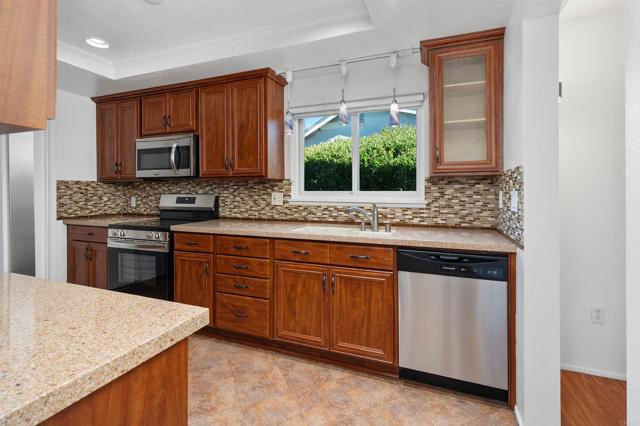 Detail Gallery Image 12 of 31 For 16866 Acebo Drive, San Diego,  CA 92128 - 4 Beds | 2 Baths