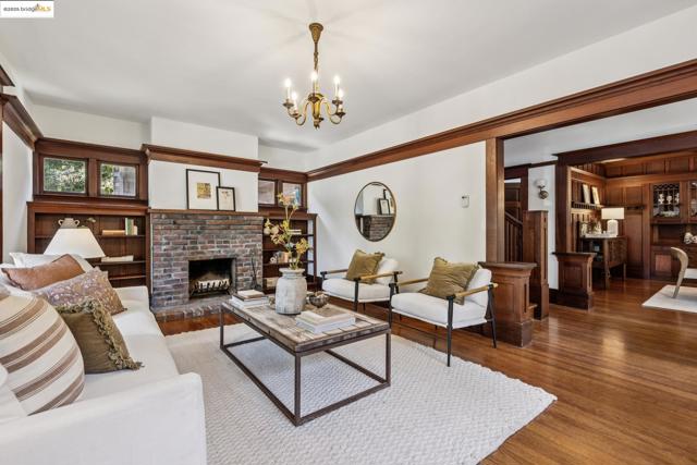 3019 Benvenue Ave, Berkeley CA: https://media.crmls.org/mediaz/d0c5df51-bc9c-4678-91a2-7aaaf73944ef.jpg