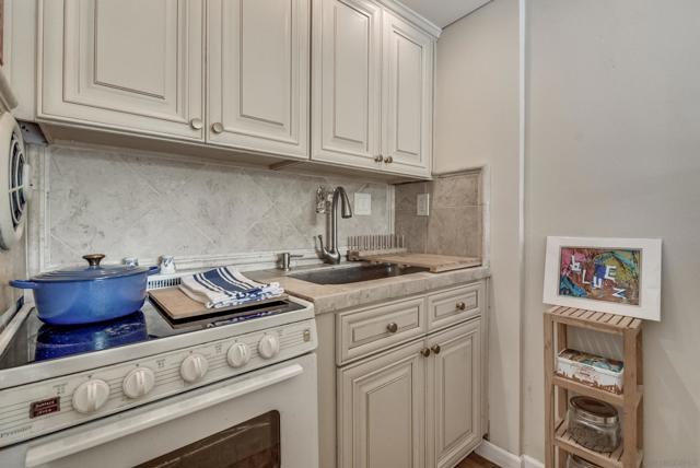 230 Prospect St, La Jolla CA: https://media.crmls.org/mediaz/d0c60f61-bbb5-4663-8ef7-d5829ea80440.jpg