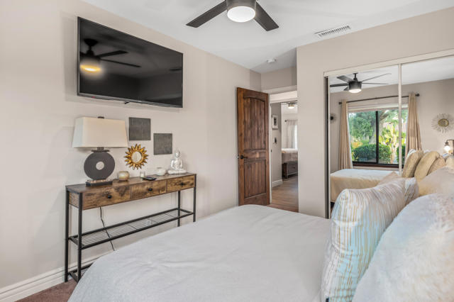 1289 E Caleta Way, Palm Springs CA: https://media.crmls.org/mediaz/d0c66535-8395-4dd2-a727-b257a17dc763.jpg