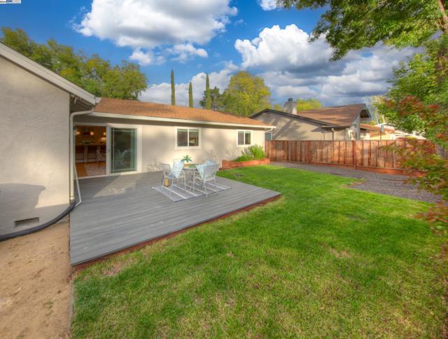 1392 Springview Ct., Concord CA: https://media.crmls.org/mediaz/d0c74556-6c3b-411a-8ab3-0142c5760cfb.jpg
