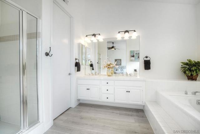 2785 Canyon Oak Pl, Escondido CA: https://media.crmls.org/mediaz/d0c75d46-abfb-4cbf-bf15-6e1dbb03dddb.jpg