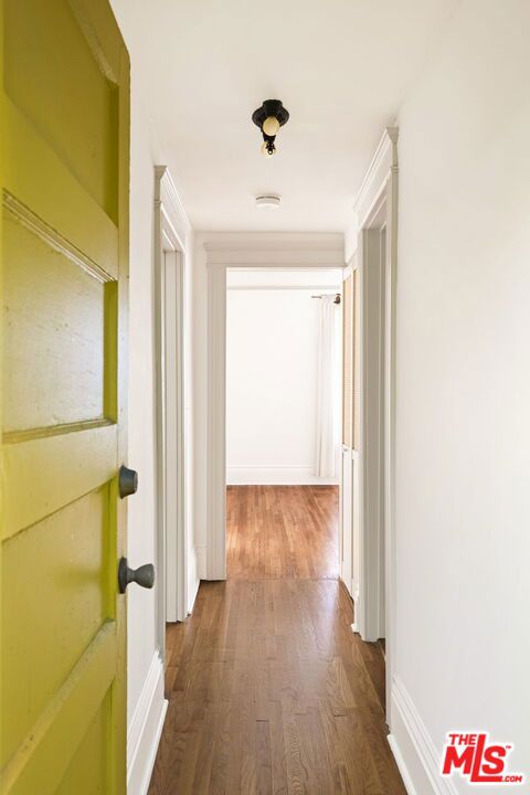 116 Roselawn Place, Los Angeles CA: https://media.crmls.org/mediaz/d0c830a8-5f84-448c-a473-a9ae6a9efa0a.jpg