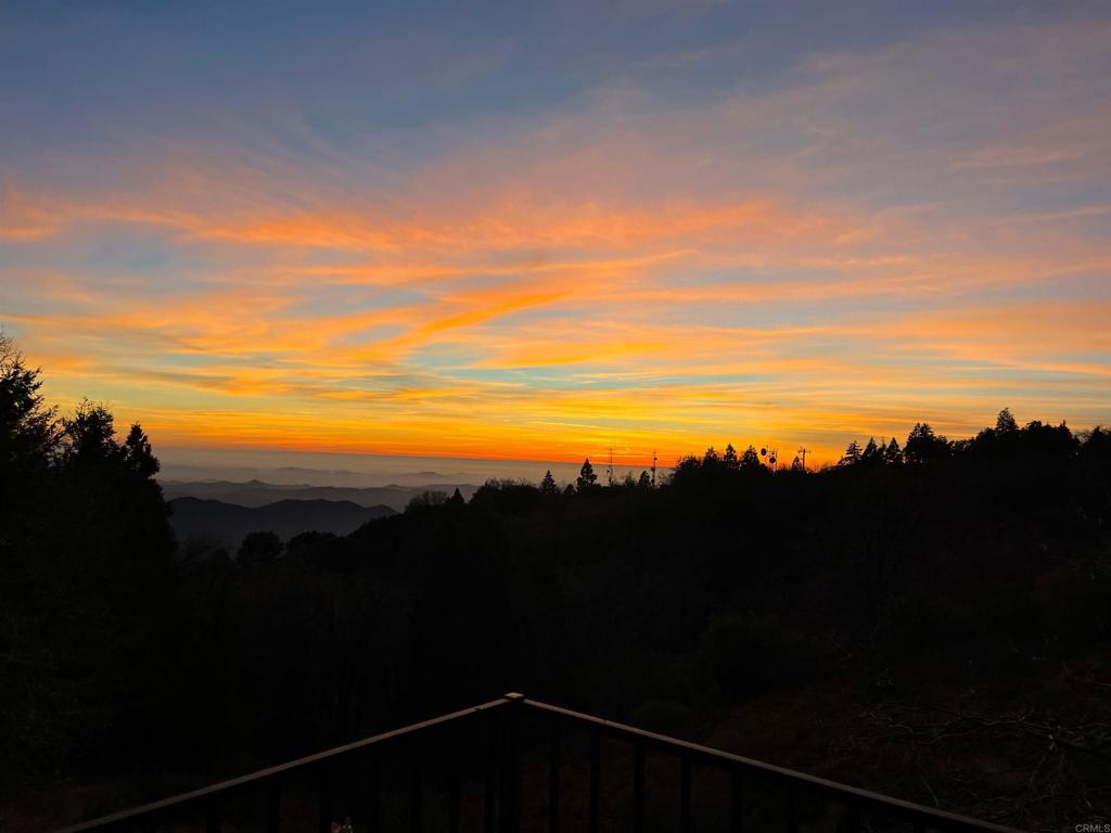 https://media.crmls.org/mediaz/d0c98b4d-2a52-4e0f-92d9-cc479ef96bda.jpg?preset=X-Large