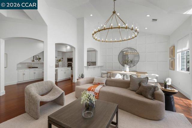 Image 9 of 52 For 172 Sugarloaf Ct