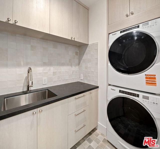 10444 Charing Cross Road, Los Angeles CA: https://media.crmls.org/mediaz/d0cad3e5-77ea-4ba0-8ead-cfccd366bfa9.jpg