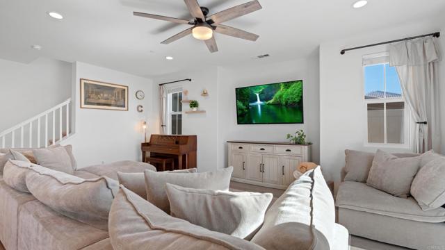 262 Camellia Way, Vista CA: https://media.crmls.org/mediaz/d0cafa3e-d573-4f6f-b41d-72612134a3a1.jpg