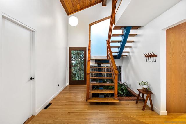 4021 Bernice Dr, San Diego CA: https://media.crmls.org/mediaz/d0cb7806-1b58-4dc9-b0ca-9bc1541201a6.jpg