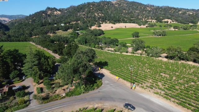 11311 Pine Flat, Healdsburg CA: https://media.crmls.org/mediaz/d0cb957b-29f6-4d72-bc4d-e8c14a3f4db8.jpg