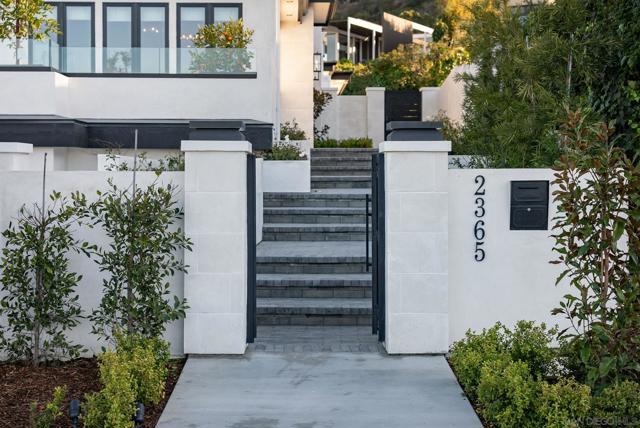 2365 Via Siena, La Jolla CA: https://media.crmls.org/mediaz/d0cbc919-bddc-4911-b849-7727d27af0ca.jpg