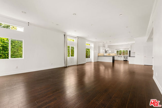 22202 Avenue San Luis photo 5