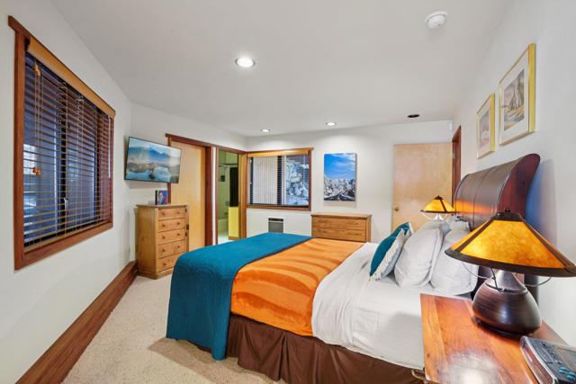 55491 Howland, Idyllwild CA: https://media.crmls.org/mediaz/d0cca3e7-78ca-4d6d-9c6a-6b0af5d9c427.jpg