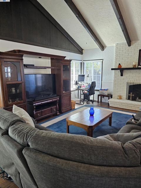 40575 Blacow Road, Fremont CA: https://media.crmls.org/mediaz/d0ccbe0e-b51f-4623-bae0-83b0f96ed5f8.jpg