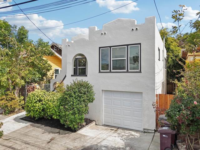 511 59Th St, Oakland CA: https://media.crmls.org/mediaz/d0ccc2be-d567-42db-92e5-bcf704c37201.jpg