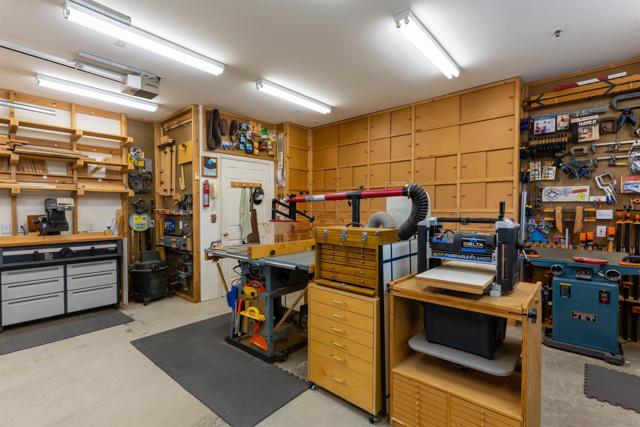 2377 Vern Drive, Fallbrook CA: https://media.crmls.org/mediaz/d0cda15b-3479-4003-9979-ce90e1678914.jpg