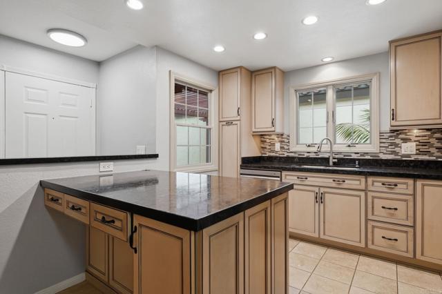 Detail Gallery Image 12 of 30 For 245 Smoke Tree Pl, Oceanside,  CA 92057 - 2 Beds | 2 Baths