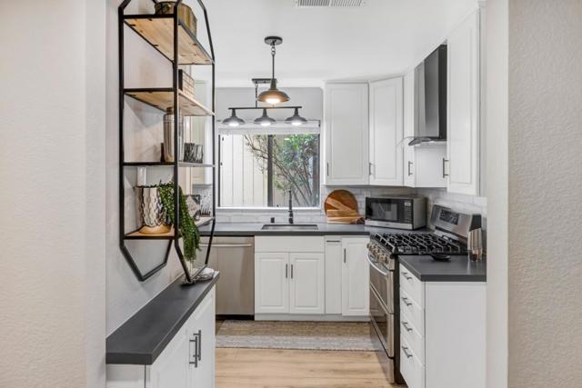 2146 Penasquitas Drive, Aptos CA: https://media.crmls.org/mediaz/d0cfede8-3911-4adb-adf4-b029be61e54f.jpg