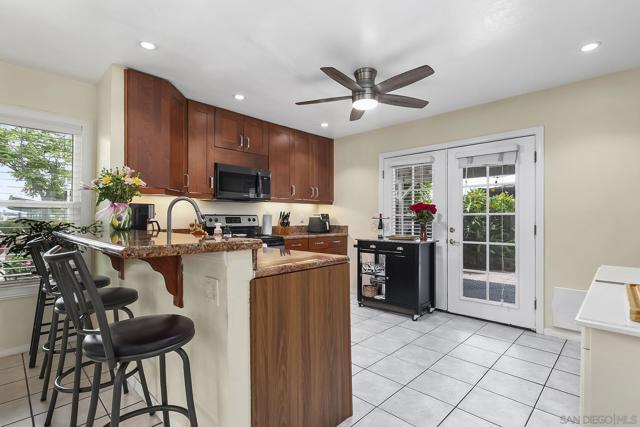 9952 N Magnolia Ave, Santee CA: https://media.crmls.org/mediaz/d0cff575-d7fd-422f-8e98-34249d6d0648.jpg
