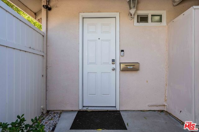 19753 Jeffrey Place, Woodland Hills CA: https://media.crmls.org/mediaz/d0d00ff0-a6e7-4562-ab8b-d0d1b8ac1f90.jpg