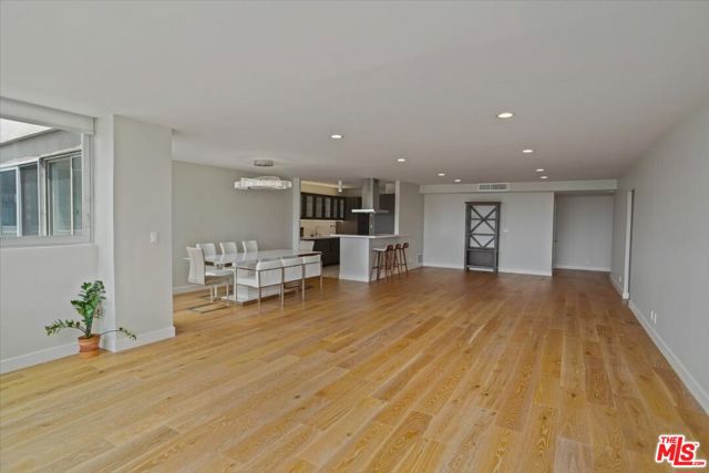 865 Comstock Avenue, Los Angeles CA: https://media.crmls.org/mediaz/d0d07c02-ef58-477c-ad16-89268e44f7ab.jpg