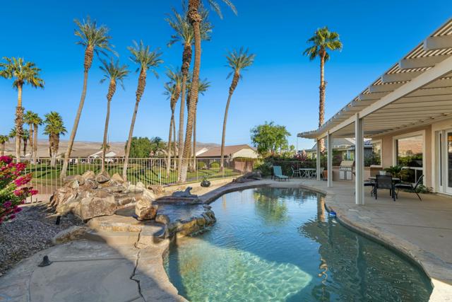 78770 Sunrise Mountain View, Palm Desert CA: https://media.crmls.org/mediaz/d0d0b3dc-7ee0-4e95-a2b1-bdfe96ab94c5.jpg