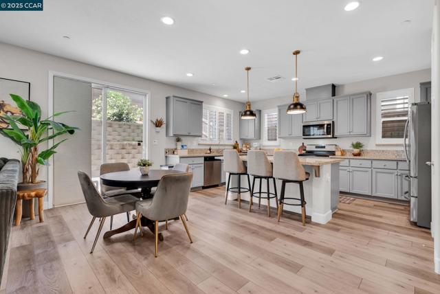 499 Yarrow Dr, Fairfield CA: https://media.crmls.org/mediaz/d0d0d833-efbf-4259-84d2-35f524be7a89.jpg