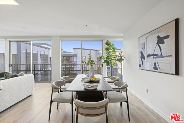 629 Traction Avenue, Los Angeles CA: https://media.crmls.org/mediaz/d0d0e880-82da-47fe-b761-963de09fda6e.jpg