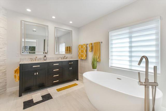 73411 Brown Rabbit Drive, Palm Desert CA: https://media.crmls.org/mediaz/d0d159f9-e6ed-474e-98c7-d76dfcf6303b.jpg