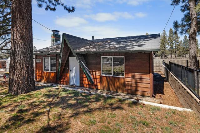 Detail Gallery Image 2 of 39 For 665 Metcalf Ln, Big Bear Lake,  CA 92315 - 2 Beds | 1 Baths