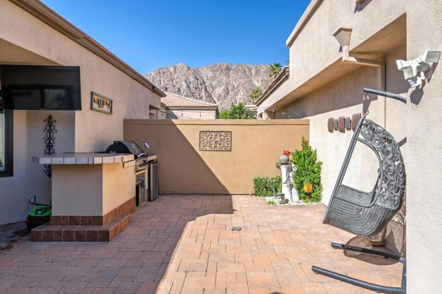 54121 Oakhill, La Quinta CA: https://media.crmls.org/mediaz/d0d1cf64-1dda-473d-8f09-5e594ef518ea.jpg