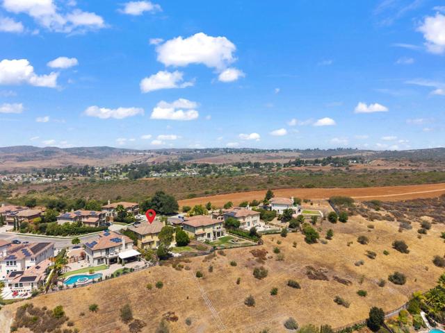 5527 Alexandrine Ct, Oceanside CA: https://media.crmls.org/mediaz/d0d1ef32-3d03-4122-a913-cce9bc3092b5.jpg