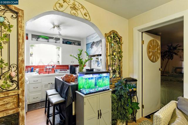 521 C St, Martinez CA: https://media.crmls.org/mediaz/d0d21dcd-d527-45a0-8526-0c1484b50d08.jpg