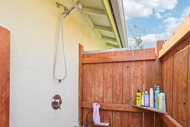 52165 Avenida Cortez, La Quinta CA: https://media.crmls.org/mediaz/d0d25b36-6632-44e5-8e41-33caed13b1d8.jpg