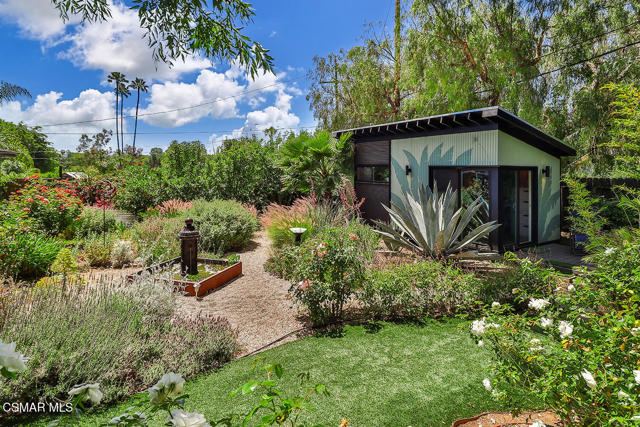 2433 Calle Narciso, Thousand Oaks CA: https://media.crmls.org/mediaz/d0d27fd6-46f7-443c-9953-e0f046e4f685.jpg