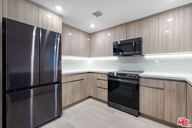 5245 Santa Monica Boulevard, Los Angeles CA: https://media.crmls.org/mediaz/d0d2c59d-a70f-4a96-b4f2-0f56455fd9b5.jpg