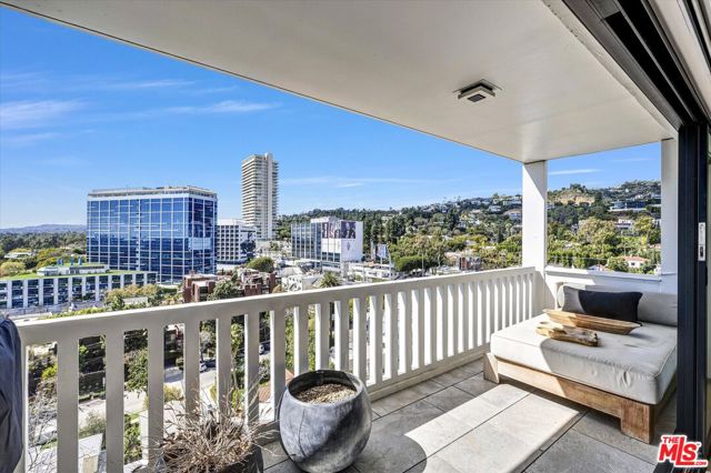 999 N Doheny Drive, West Hollywood CA: https://media.crmls.org/mediaz/d0d340d5-e908-4ac4-8314-3c4a554eb2cb.jpg